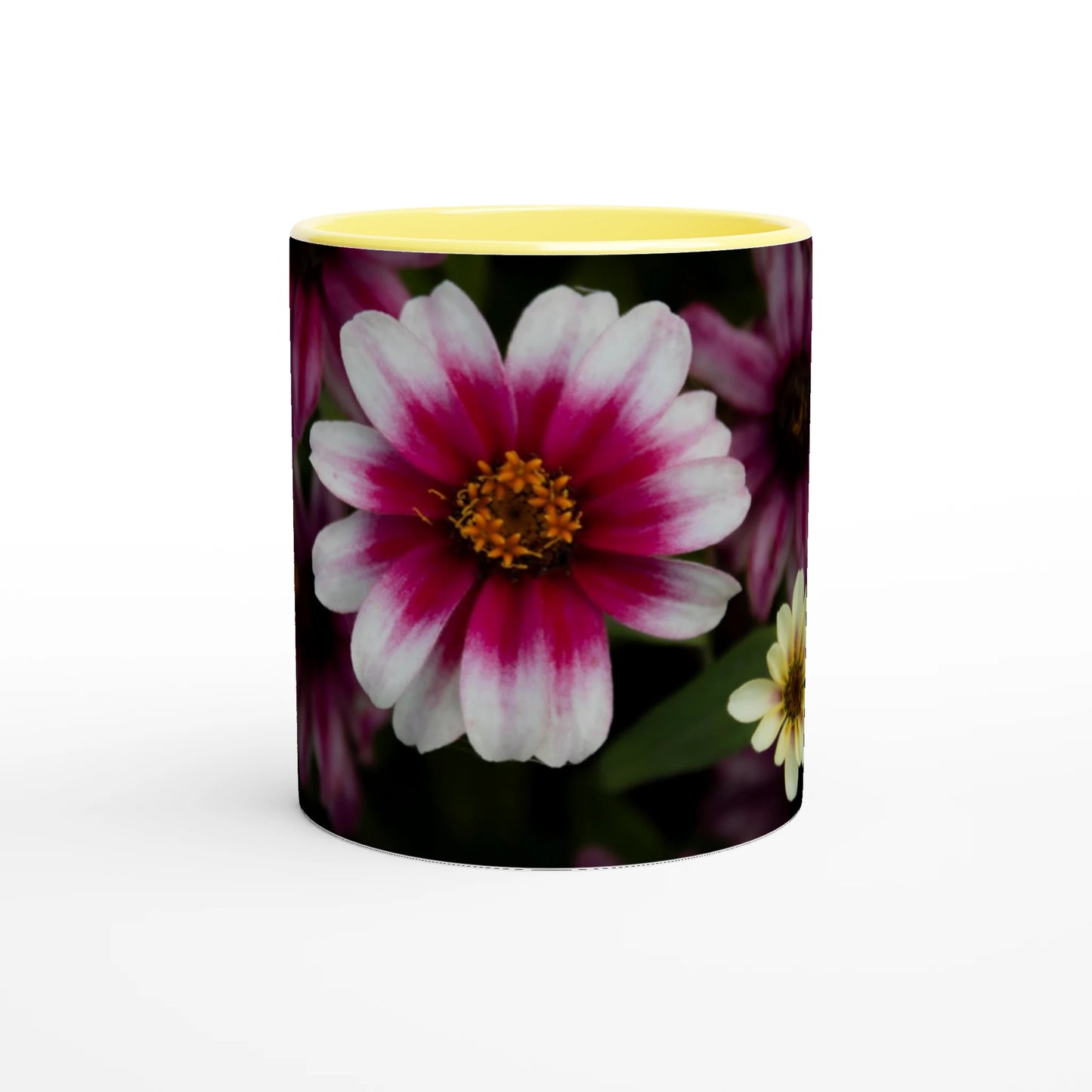 Tasse-rose-et-blanche-jaune-devant